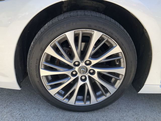 Thumbnail: 2020 Lexus ES - 11