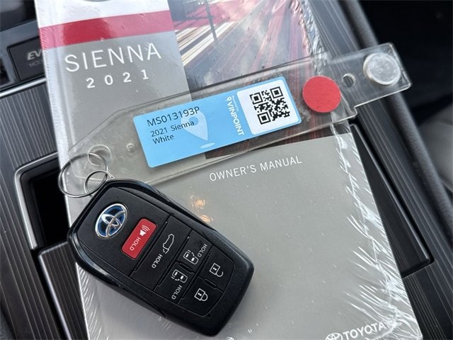 Thumbnail: 2021 Toyota Sienna - 28