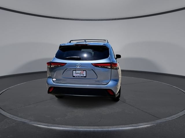Thumbnail: 2022 Toyota Highlander - 6