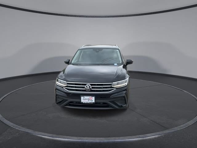 Thumbnail: 2022 Volkswagen Tiguan - 3