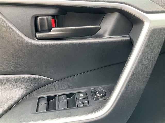 Thumbnail: 2019 Toyota RAV4 - 14