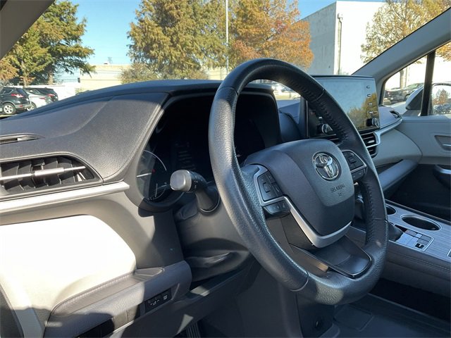 Thumbnail: 2023 Toyota Sienna - 10