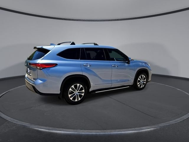 Thumbnail: 2022 Toyota Highlander - 7