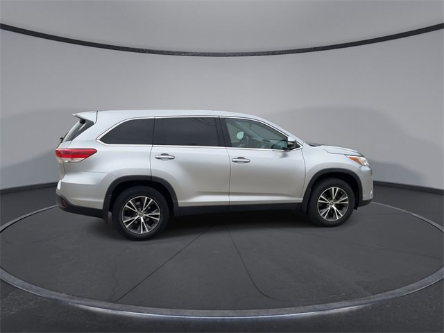 2019 Toyota Highlander LE 9