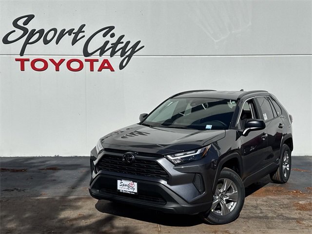 2025 Toyota RAV4 LE's photo