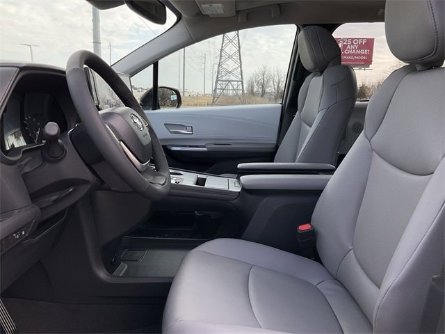 Thumbnail: 2026 Toyota Sienna - 13