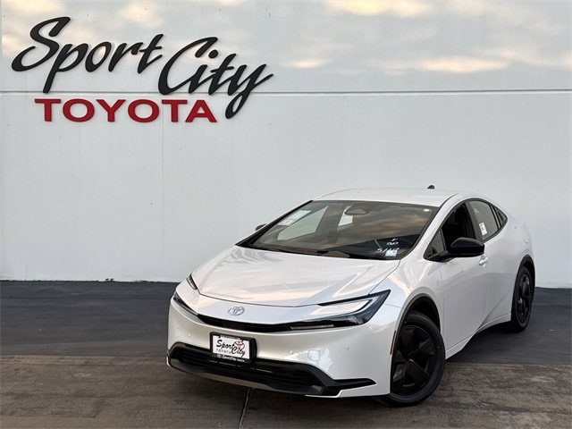 2026 Toyota Prius LE's photo