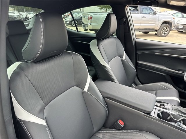 2025 Toyota Camry SE 16