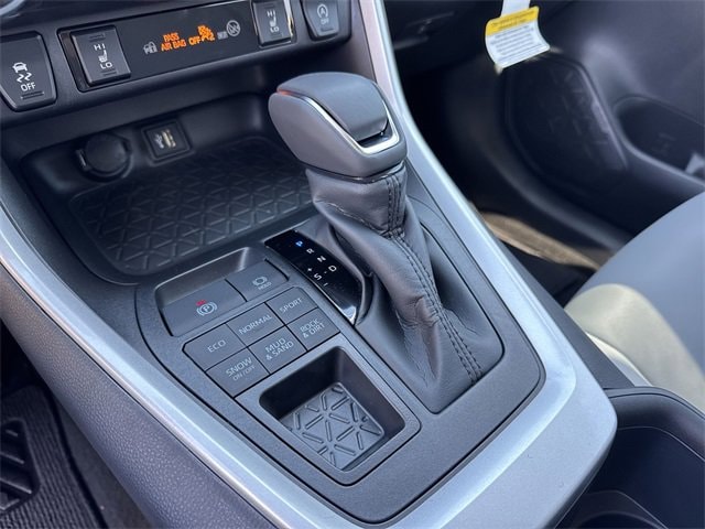 Thumbnail: 2025 Toyota RAV4 - 25