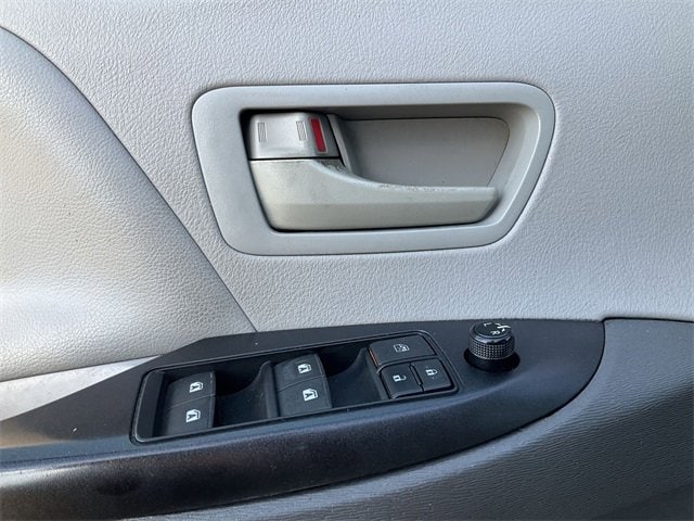 Thumbnail: 2015 Toyota Sienna - 11