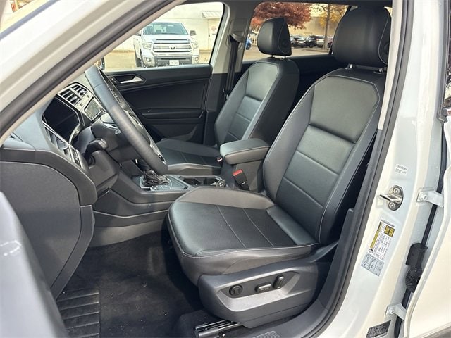 Thumbnail: 2021 Volkswagen Tiguan - 12