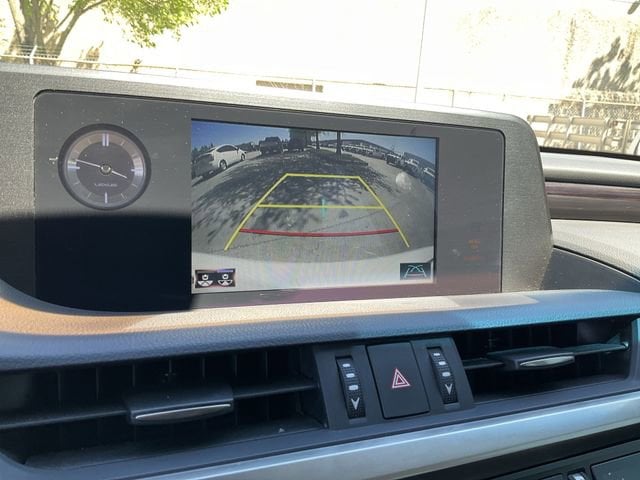 Thumbnail: 2020 Lexus ES - 22