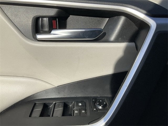 Thumbnail: 2021 Toyota RAV4 - 12