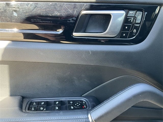 Thumbnail: 2020 Porsche Cayenne - 13