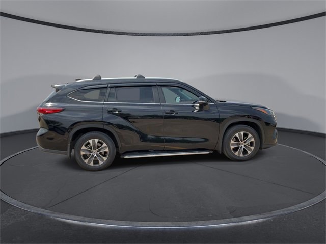 Thumbnail: 2023 Toyota Highlander - 9