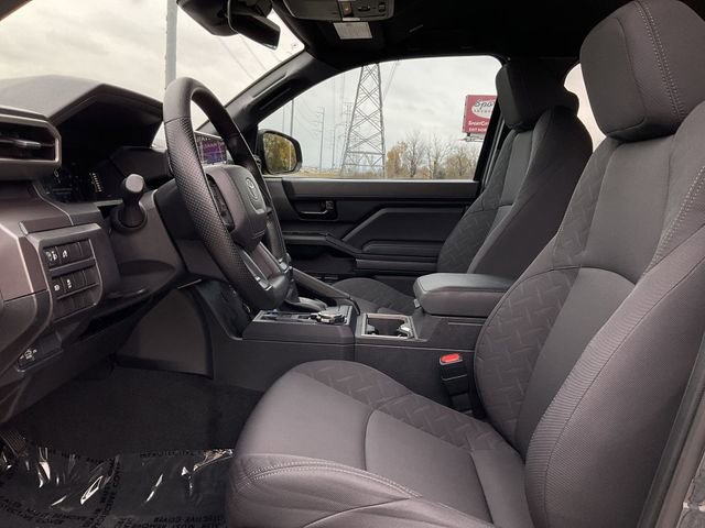 2025 Toyota Tacoma SR5 - Photo 13
