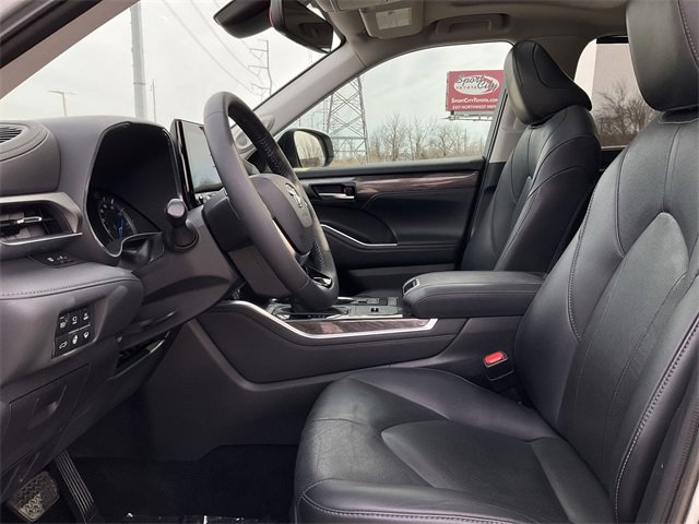 Thumbnail: 2021 Toyota Highlander - 13