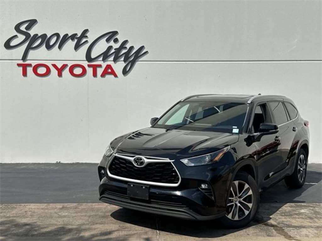 Used 2023 Toyota Highlander XLE SUV