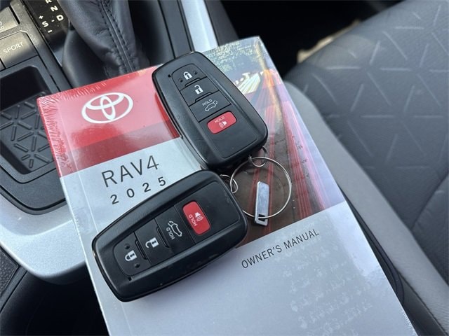 Thumbnail: 2025 Toyota RAV4 - 27