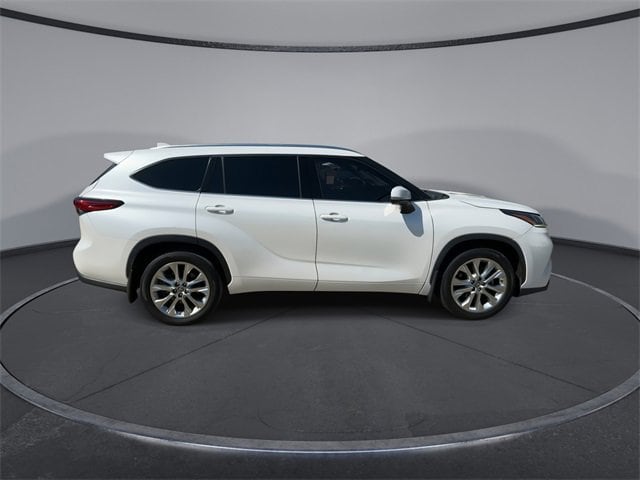 Thumbnail: 2022 Toyota Highlander - 9