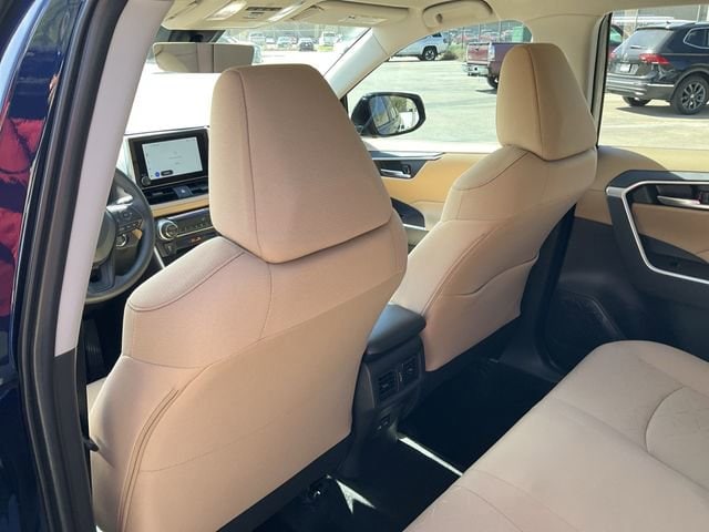 Thumbnail: 2025 Toyota RAV4 - 15