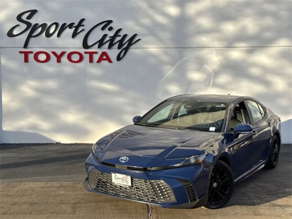Used 2025 Toyota Camry SE Sedan