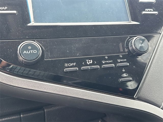 2019 Toyota Camry SE 19