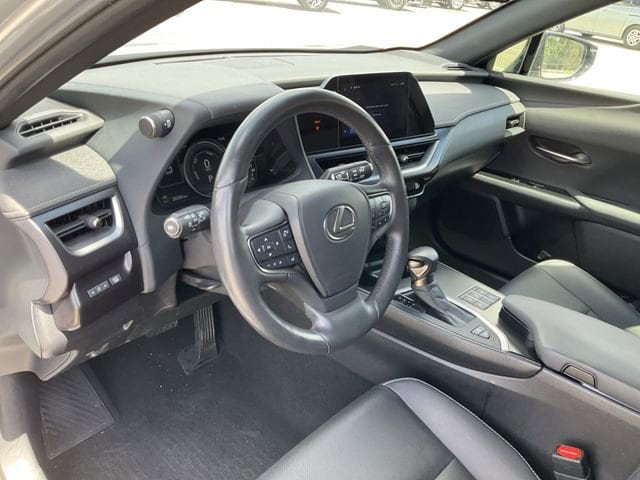 Thumbnail: 2023 Lexus UX - 10