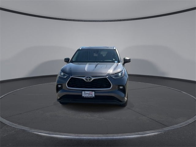 Thumbnail: 2021 Toyota Highlander - 3