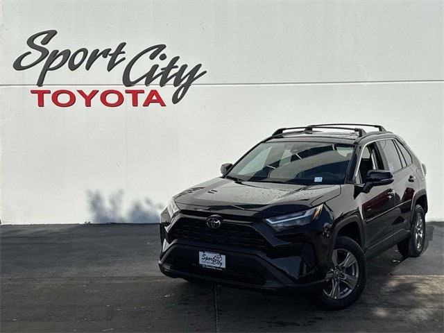 2025 Toyota RAV4 XLE's photo