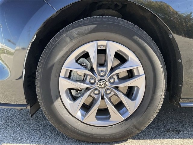 Thumbnail: 2021 Toyota Sienna - 11