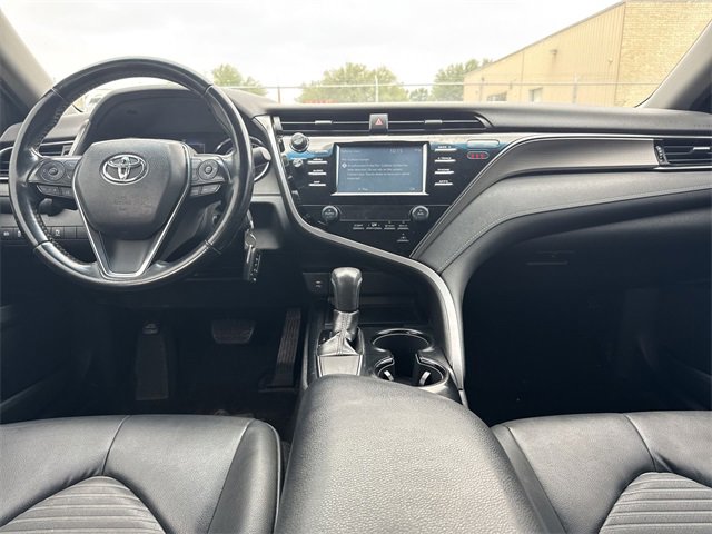 2019 Toyota Camry SE 16
