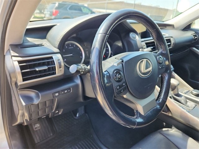 Thumbnail: 2016 Lexus IS - 10