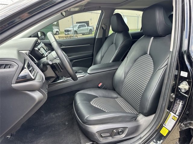 2020 Toyota Camry SE 12