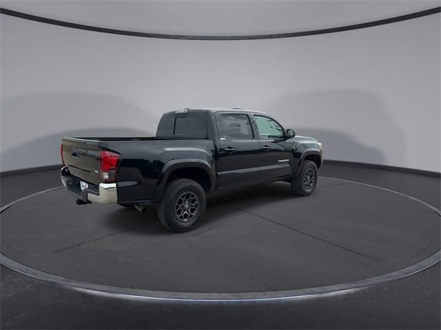 Thumbnail: 2018 Toyota Tacoma - 8