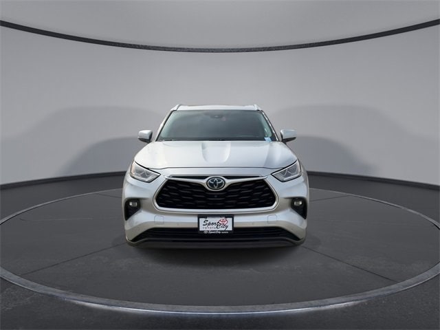 Thumbnail: 2021 Toyota Highlander - 3