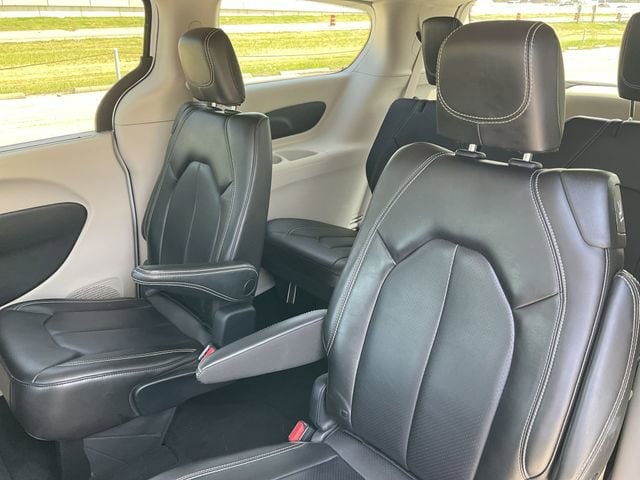 Thumbnail: 2023 Chrysler Pacifica - 16
