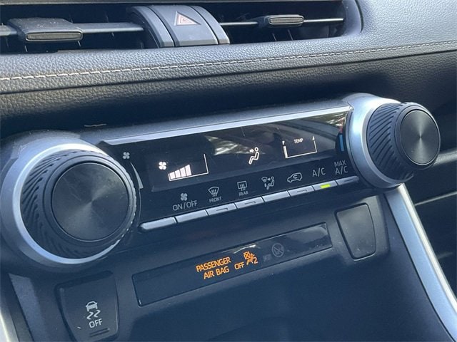 Thumbnail: 2021 Toyota RAV4 - 22