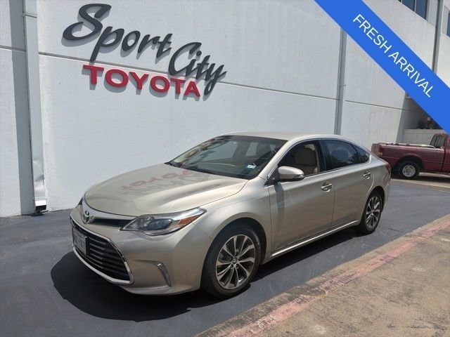2016 Toyota Avalon XLE's photo