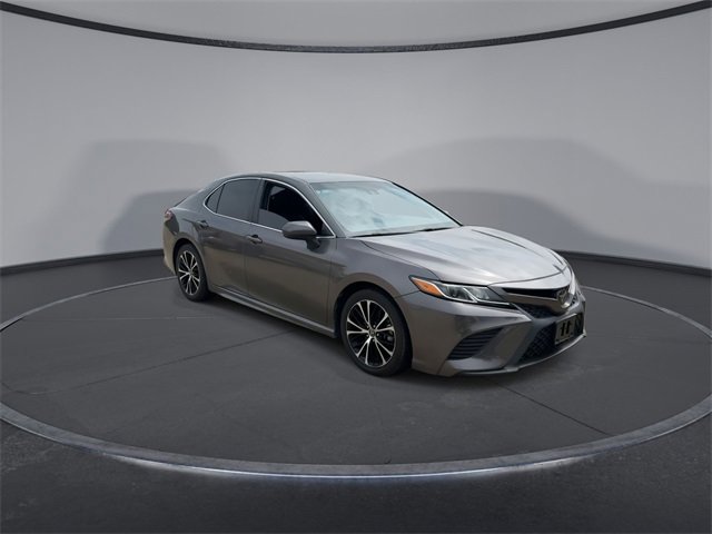 2019 Toyota Camry SE 2