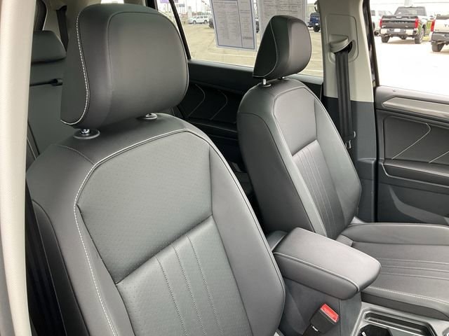 Thumbnail: 2022 Volkswagen Tiguan - 18