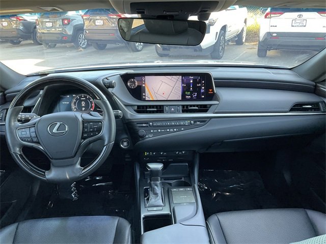 Thumbnail: 2020 Lexus ES - 18