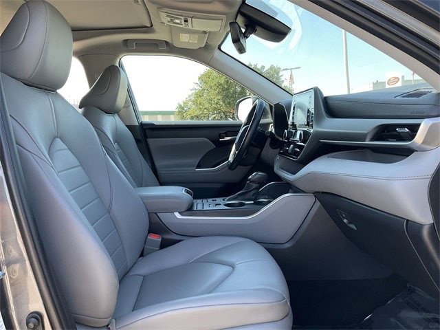 Thumbnail: 2021 Toyota Highlander - 19