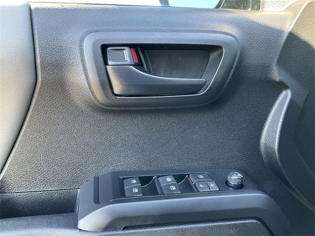 Thumbnail: 2022 Toyota Tacoma - 14