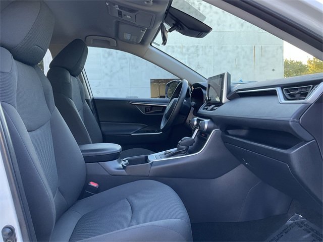 Thumbnail: 2025 Toyota RAV4 - 17