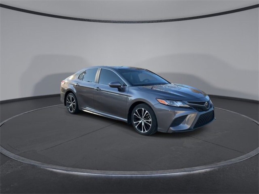 Used 2020 Toyota Camry SE Sedan