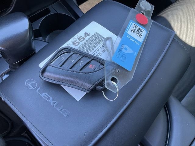 Thumbnail: 2020 Lexus ES - 27