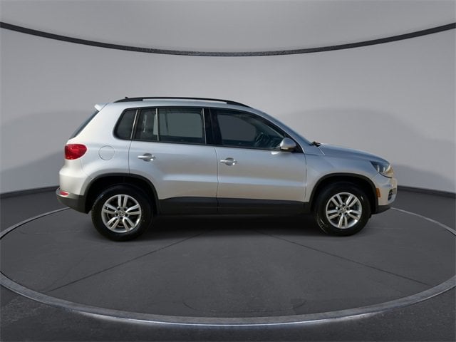 Thumbnail: 2017 Volkswagen Tiguan - 9