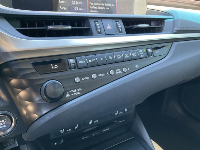 Thumbnail: 2020 Lexus ES - 23