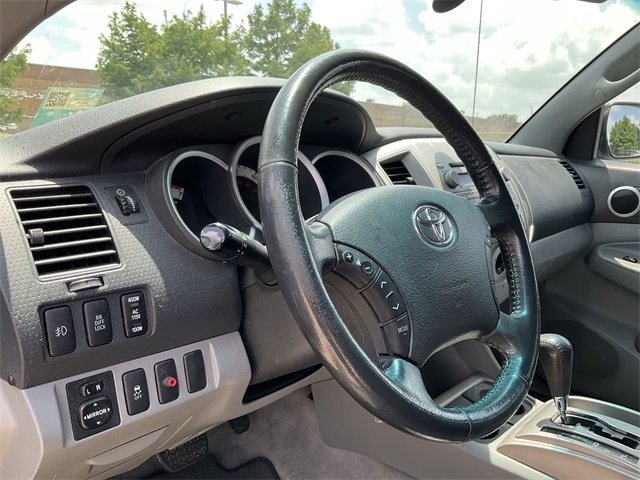Thumbnail: 2011 Toyota Tacoma - 10